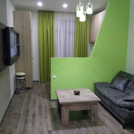 Studio Apartment In Batoemi Buitenkant foto
