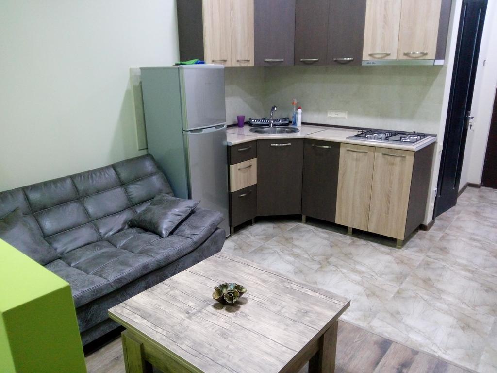Studio Apartment In Batoemi Buitenkant foto